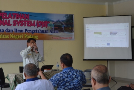 Sambutan dari Dekan FMIPA Prof. Dr. Lufri, MS